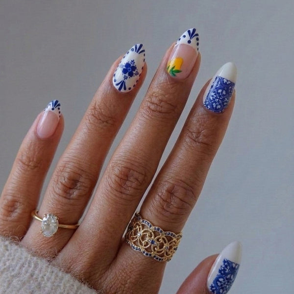 Le Papillons nail art
